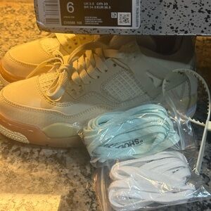 Jordan Kids Sneakers in Cream and Tan